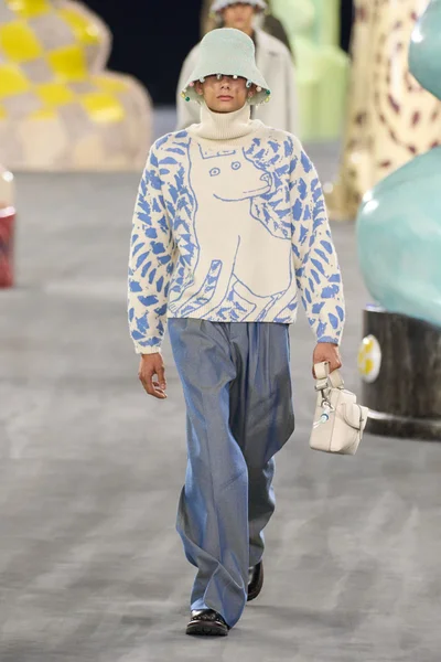 Look 25